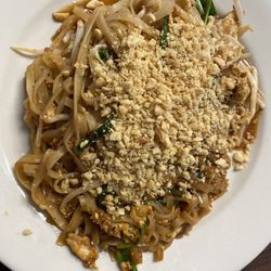 Sawatdee Thai Seafood & Grocery - Chicken Pad Thai