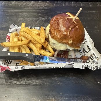 Cold Beers & Cheeseburgers - Sports Bars Near Me - Euless, Texas