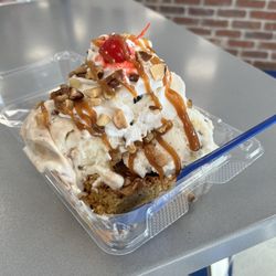Handel's Homeade Ice Cream - Blonde Sundae with Praline Pecans and Cookie Dough
