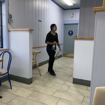 Luu's Chicken Bowl - Cute Cashier - Chinese Near Me - Manteca, California Luu's Chicken Bowl - Cute Cashier - Chinese Near Me - Manteca, California