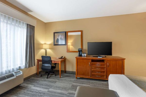 Best Western Plus University Park Inn & Suites by null