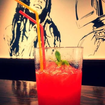 Long Play - Daiquiri de Fresa Natural. Una delicia con mayúsculas. - Pubs Near Me - Ronda, Massachusetts