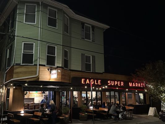 Chomp Kitchen and Drinks by null