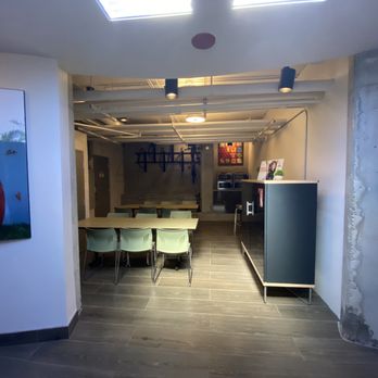 Hub 116 - Common lunch area. - Shared Office Spaces Near Me - Chicago, Illinois
