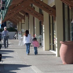 Bayhill Shopping Center