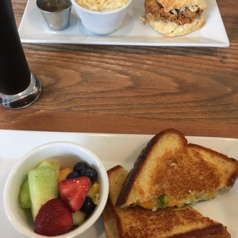 Staks Pancake Kitchen - Memphis - Chicken and biscuit/grits and build your own grilled cheese/fruit - American Near Me - Memphis, Tennessee Staks Pancake Kitchen - Memphis - Chicken and biscuit/grits and build your own grilled cheese/fruit - American Near Me - Memphis, Tennessee