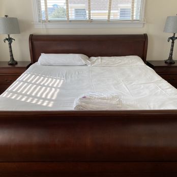 Paramount Destinations - Bed not made - Property Management Near Me - Corolla, North Carolina Paramount Destinations - Bed not made - Property Management Near Me - Corolla, North Carolina