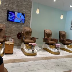 Selina Nails & Day Spa