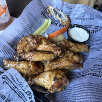Gracie O'Malley's -Wicker Park - Garlic Parmesan wings - Sports Bars Near Me - Chicago, Illinois Gracie O'Malley's -Wicker Park - Garlic Parmesan wings - Sports Bars Near Me - Chicago, Illinois