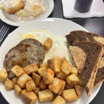 Ocala's Downtown Diner - Hearty breakfast with biscuit/gravy - Diners Near Me - Ocala, Florida