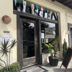 Brew & Cue - Entrance