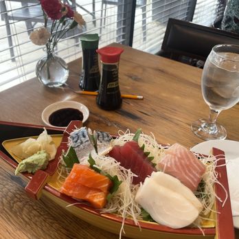 Sushi House - Sashimi platter - Japanese Near Me - Downers Grove, Illinois