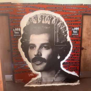 la Barbecue - Queen themed bathrooms - Barbeque Near Me - Austin, Texas