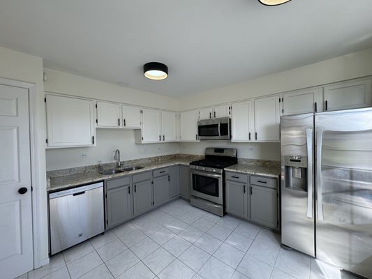 Reyes Construction And Home Remodeling Logo