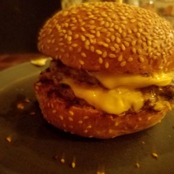 Dirty Bones - The classic burger - Bars Near Me - London, XGL