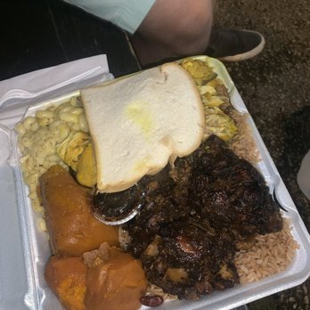 3-D's Jerk Chicken - 8.13.19 dinner combo: ox tails + curry chicken (comes with side of yams, Mac and cheese or beans, rice and slice of bread) $15 - Caribbean Near Me - Chicago, Illinois