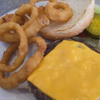 Al & Andy's Restaurant - Cheeseburger and onion rings - American Near Me - Schiller Park, Illinois Al & Andy's Restaurant - Cheeseburger and onion rings - American Near Me - Schiller Park, Illinois