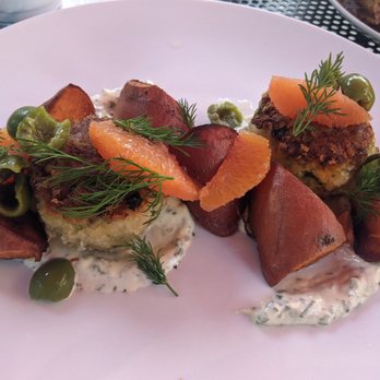Agate Restaurant - Crab cakes - Salad Near Me - Bainbridge Island, Washington