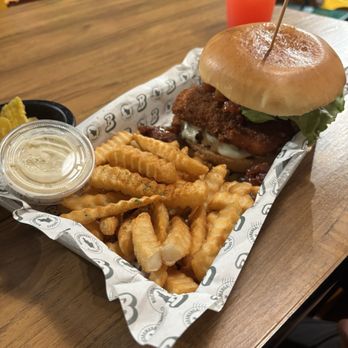 El Bumangues - Hamburguesa De Chicharrón - Colombian Near Me - San Jose, California El Bumangues - Hamburguesa De Chicharrón - Colombian Near Me - San Jose, California