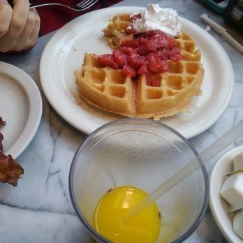 Angela's Cafe - Strawberry waffles - Breakfast & Brunch Near Me - Dallas, Texas