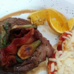 La Traviata - Filet medium rare with all the juiciness.