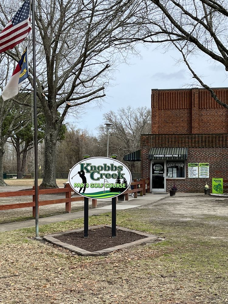 Social spots from Knobbs Creek Par 3 Golf Course
