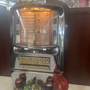 Silver Diner - table jukebox - Diners Near Me - Cherry Hill, New Jersey Silver Diner - table jukebox - Diners Near Me - Cherry Hill, New Jersey