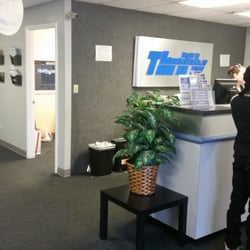 Thrifty Car Rental - Front desk