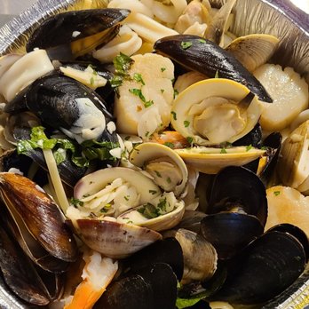 Po Le Cucina - Seafood linguine in white sauce. They also have a red. - Italian Near Me - Spring House, Pennsylvania Po Le Cucina - Seafood linguine in white sauce. They also have a red. - Italian Near Me - Spring House, Pennsylvania