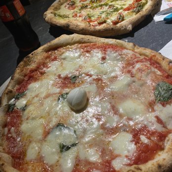 Sorbillo - Margherita and mozzarella di bufala, pomodorini e pesto - Pizza Near Me - Naples, NA