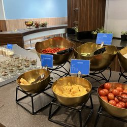KLM Lounge 25 C Terminal - More of the food service counter