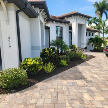 Barracuda Tree & Landscape - Fresh mulch and professional trimming of bushes and shrubs - Tree Services Near Me - Punta Gorda, Florida Barracuda Tree & Landscape - Fresh mulch and professional trimming of bushes and shrubs - Tree Services Near Me - Punta Gorda, Florida