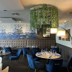 The Peach Pit Café - Indoor dining area