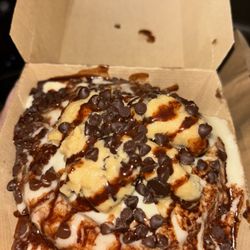 Cinnaholic - Cookie Monster Roll