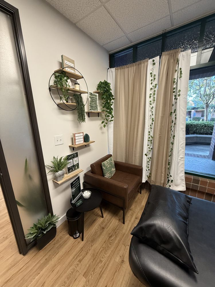 Uproot Wax Studio Logo