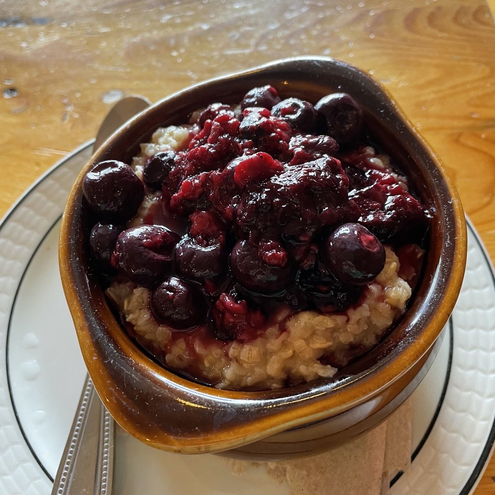 Java Bay - Oatmeal with berries - Breakfast & Brunch Near Me - Marquette, Michigan