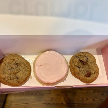 Crumbl - Omaha Northwest - Bakeries Near Me - Omaha, Nebraska Crumbl - Omaha Northwest - Bakeries Near Me - Omaha, Nebraska