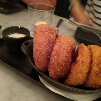 LOV McGill - Onion rings - too big and mediocre - Vegan Near Me - Montreal, Quebec