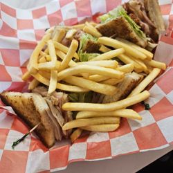 JoJo's Country Cafe - Grilles turkey club w/fries