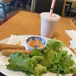 Crispy Chicken Egg Rolls Strawberry smoothie with Boba