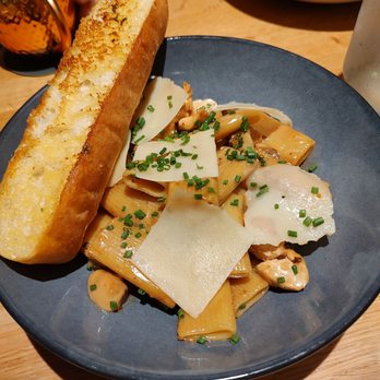 Moxies - Lounges Near Me - Miami, Florida
