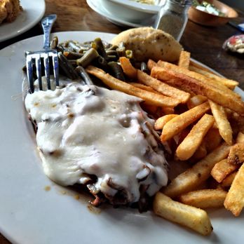 M85 Diner - Smothered Chicken - Diners Near Me - Wyandotte, Michigan