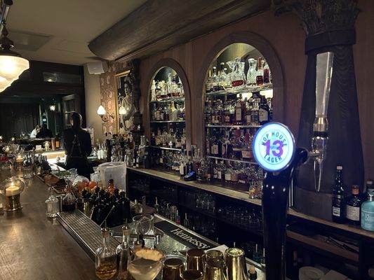 Little London / Bar & Grill by null
