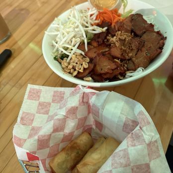 Sierra Noodle House - Vegetables egg rolls ( mushy inside ) - Vietnamese Near Me - Fontana, California