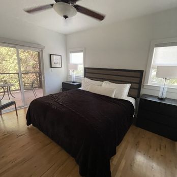 Brava House - Bedroom. The bed was very comfortable. - Bed & Breakfast Near Me - Austin, Texas