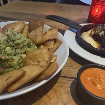 Matadora - Guacamole and pita chips - Spanish Near Me - Woburn, Massachusetts