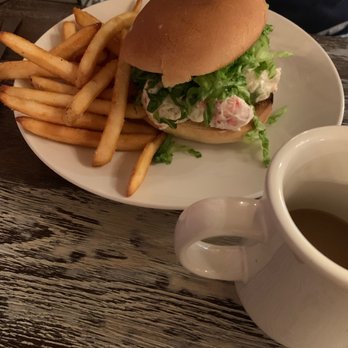 Wanda BYOB - Lobster roll - New American Near Me - Haddonfield, New Jersey