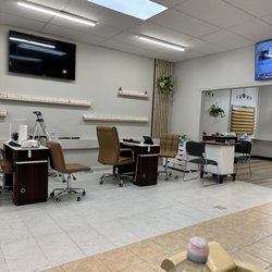 Sky Nails & Spa - Very clean and bright.