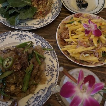 Saranrom Thai - Thai Near Me - Elmhurst, New York