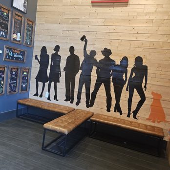 HOBNOB NEIGHBORHOOD TAVERN - Updated July 2025 - 119 Photos & 94 Reviews - 240 City Cir